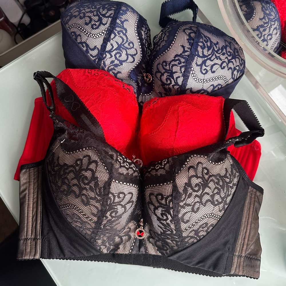 BRAND NEW Meinebella push up bra with lace size 34C